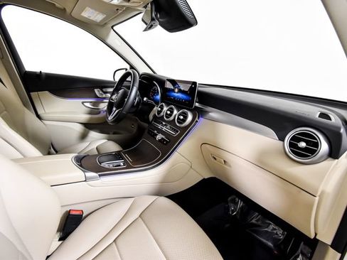 Certified 2022 Mercedes-Benz GLC 300 4MATIC w/ Premium Package Lite image 33