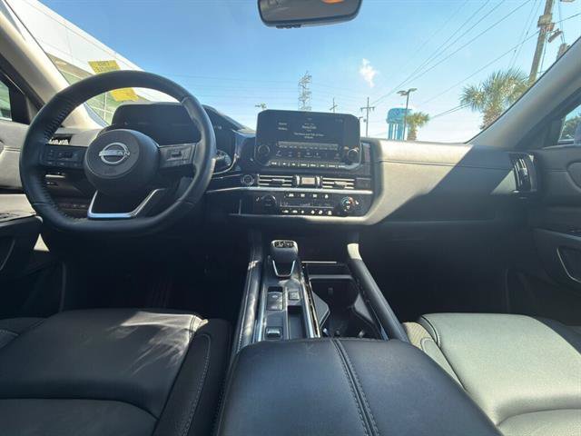 Used 2024 Nissan Pathfinder SL w/ Black Appearance Package FWD image 14