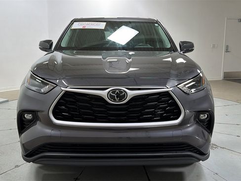 Certified 2024 Toyota Highlander LE image 2