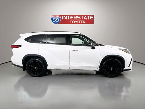 Used 2023 Toyota Highlander XSE image 8