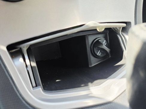 Used 2009 Chrysler Sebring Touring image 19