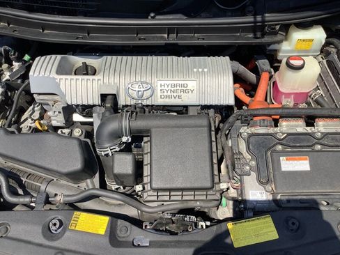 Used 2014 Toyota Prius Three w/ Solar Roof Package FWD image 9