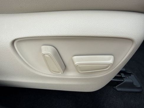 Used 2023 Toyota Highlander XLE AWD/4WD image 60