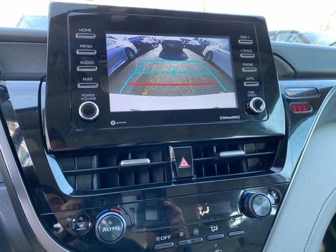 Used 2023 Toyota Camry SE image 9