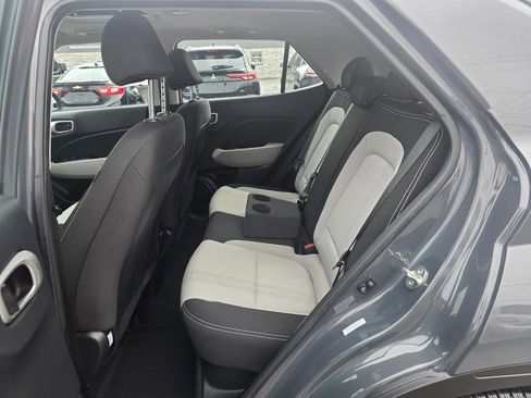 Used 2024 Hyundai Venue SEL image 13