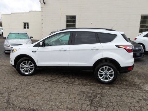 Used 2018 Ford Escape SE image 3