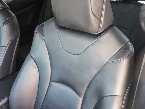 Used 2018 Toyota Prius Prime Premium image 25