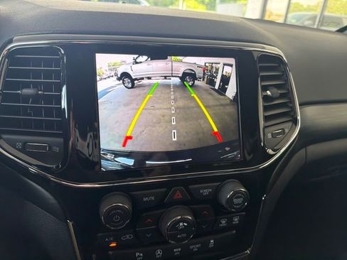 Used 2020 Jeep Grand Cherokee Altitude AWD/4WD image 36