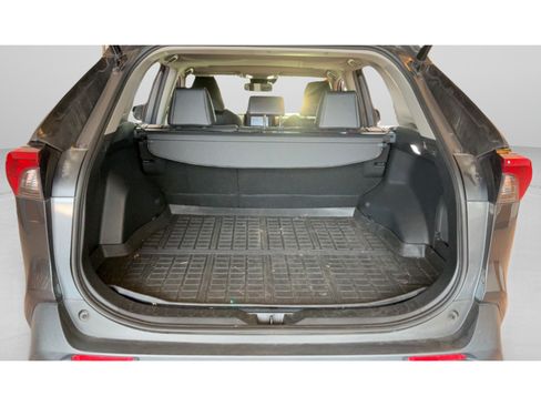 Certified 2021 Toyota RAV4 XLE Premium AWD/4WD image 33