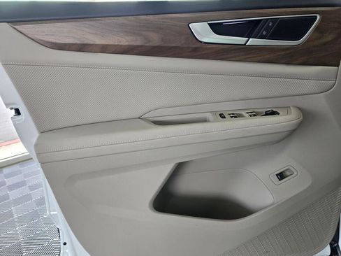 New 2024 Volkswagen Atlas SE image 23