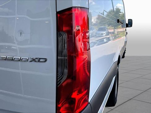 Used 2024 Mercedes-Benz Sprinter 3500 image 27