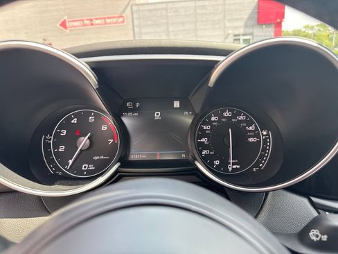 Used 2022 Alfa Romeo Giulia Veloce AWD/4WD image 41