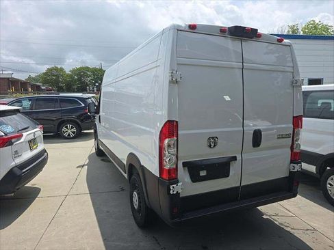 Used 2024 RAM ProMaster 2500 w/ Convenience Group FWD image 3