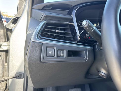 Certified 2025 Cadillac XT6 Premium Luxury image 35