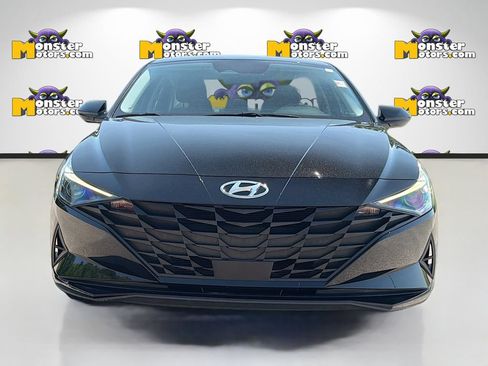 Used 2022 Hyundai Elantra SEL w/ Convenience Package FWD image 2