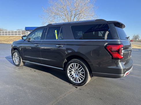 Used 2023 Ford Expedition Max Limited image 3