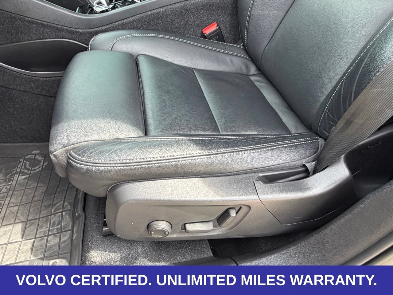 Certified 2024 Volvo XC40 B5 Plus w/ Protection Package Premier AWD/4WD image 31