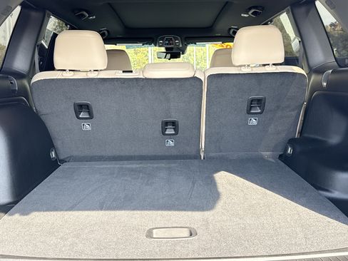 Used 2025 Jeep Grand Cherokee Limited w/ Luxury Tech Group II image 31