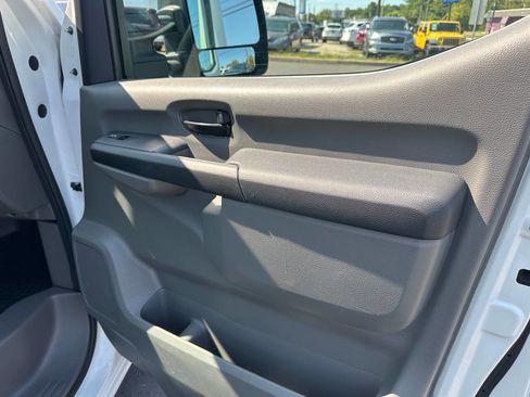 Used 2018 Nissan NV 2500 SV image 22