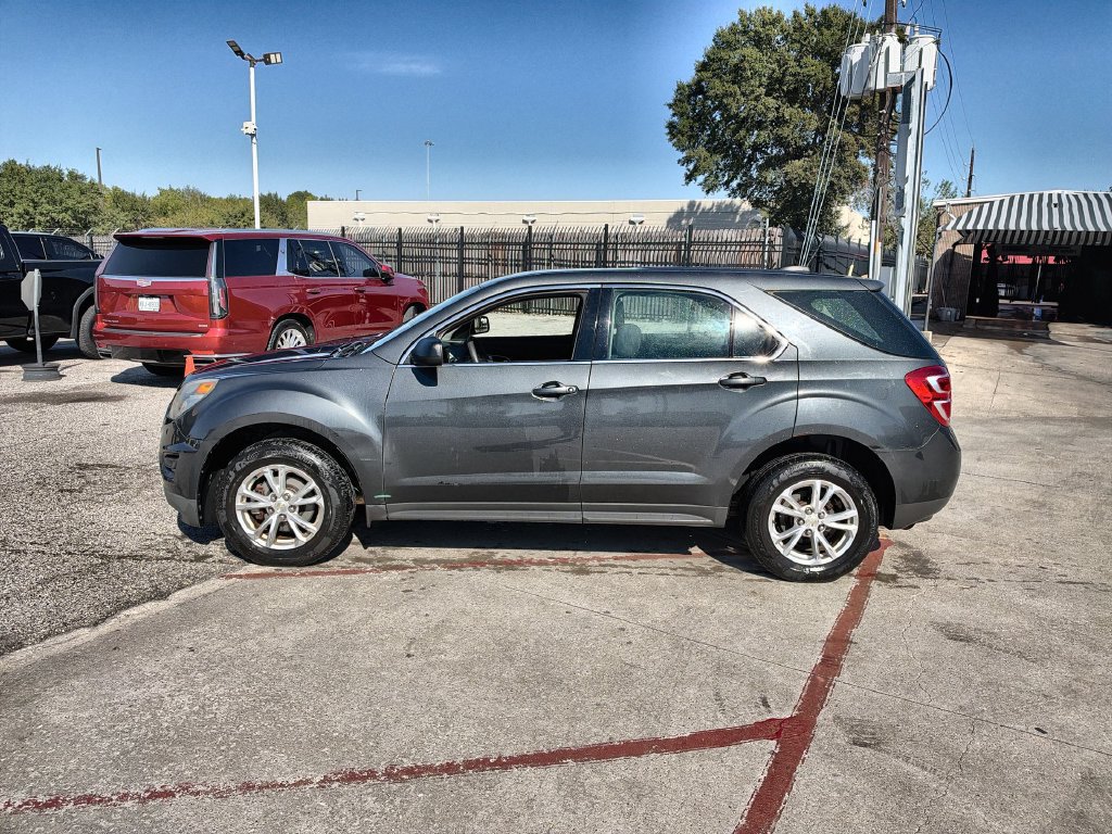 Used 2017 Chevrolet Equinox LS AWD/4WD image 2