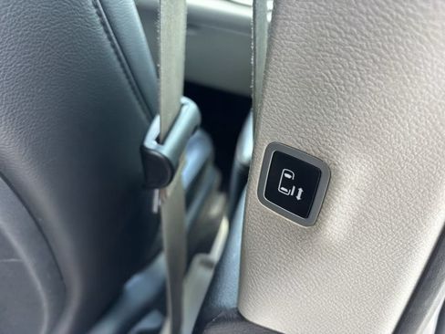 Used 2020 Chrysler Pacifica Touring-L FWD image 19
