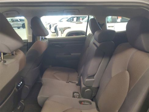 Certified 2024 Toyota Highlander LE image 14