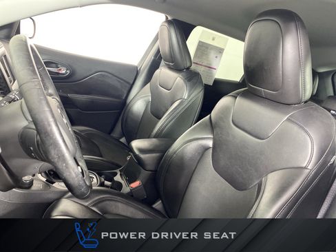Used 2020 Jeep Cherokee Latitude Plus AWD/4WD image 17