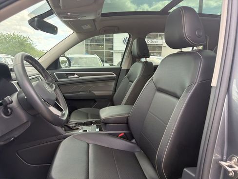 Certified 2023 Volkswagen Atlas SE w/ Panoramic Sunroof Package image 2