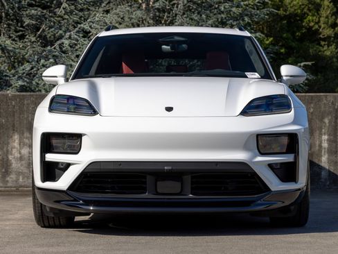 New 2025 Porsche Macan Turbo Electric AWD/4WD image 8