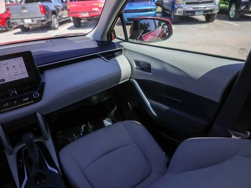 Used 2024 Toyota Corolla Cross LE FWD image 28