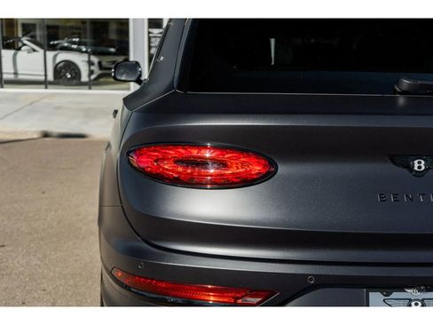 Used 2025 Bentley Bentayga image 10