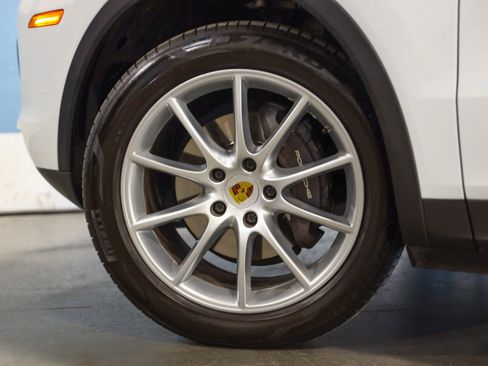 Used 2019 Porsche Cayenne image 23