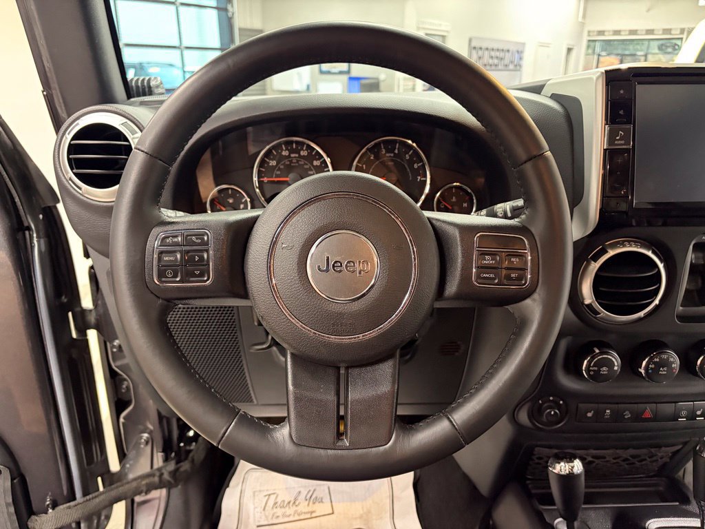 Used 2016 Jeep Wrangler Unlimited Rubicon w/ Connectivity Group AWD/4WD image 11