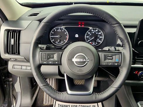 Used 2024 Nissan Pathfinder SL image 13