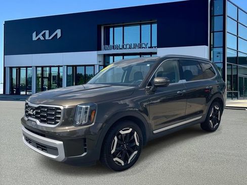 Certified 2024 Kia Telluride S w/ S Sunroof Package FWD image 3