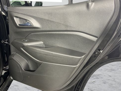 Used 2024 Chevrolet Trax RS w/ Sunroof Package FWD image 21