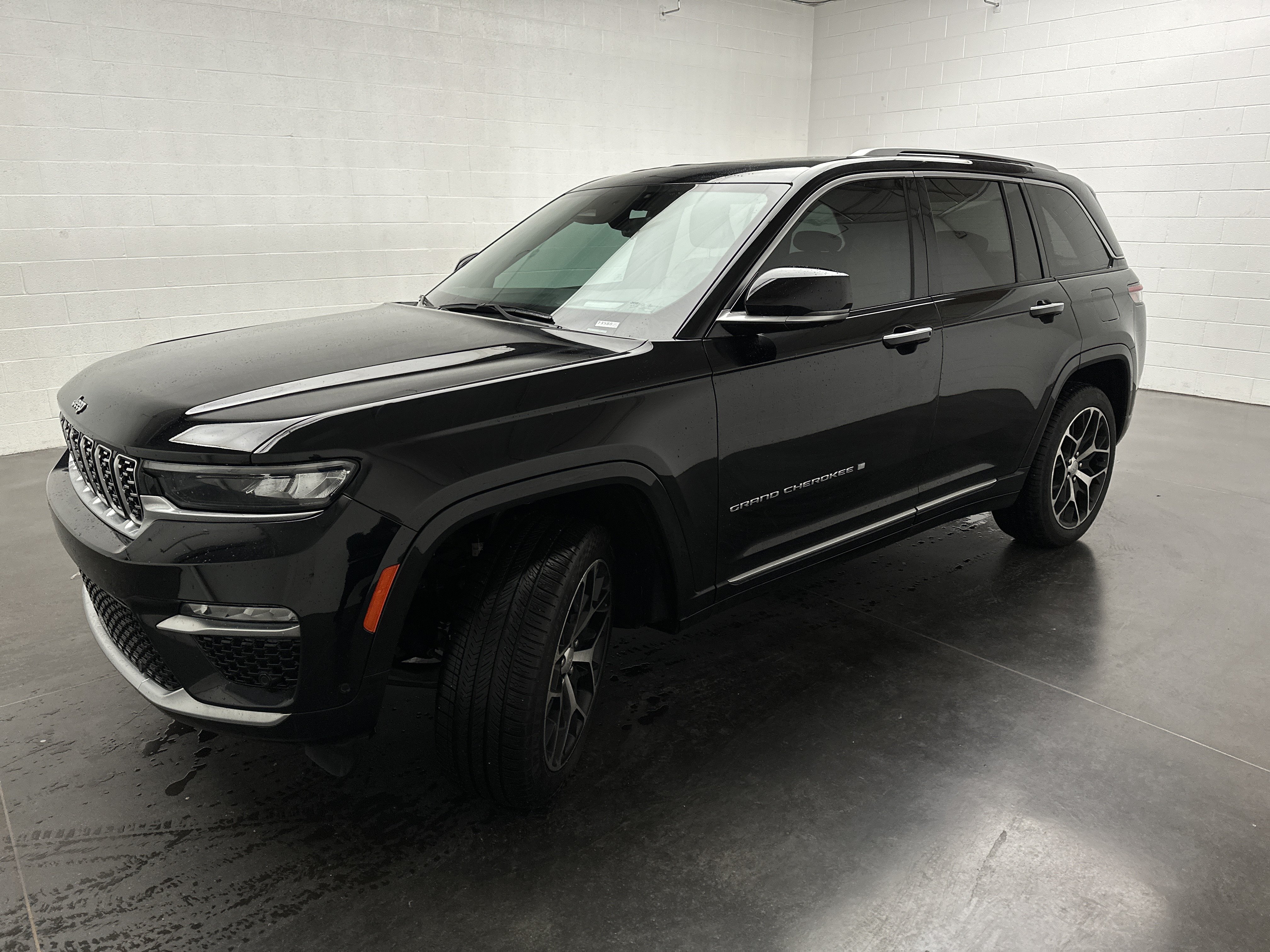 Used 2022 Jeep Grand Cherokee Summit AWD/4WD image 5