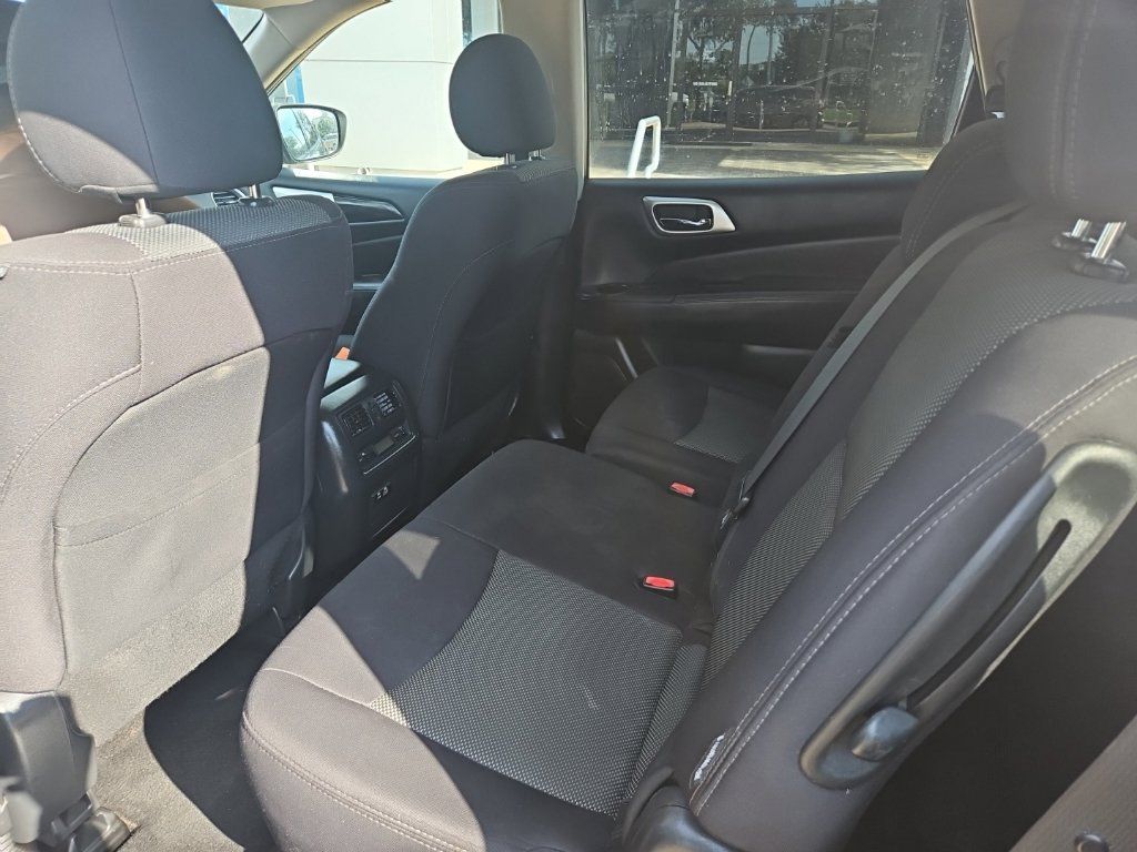 Used 2019 Nissan Pathfinder SV FWD image 8