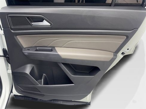 Used 2021 Volkswagen Atlas Cross Sport SE image 42