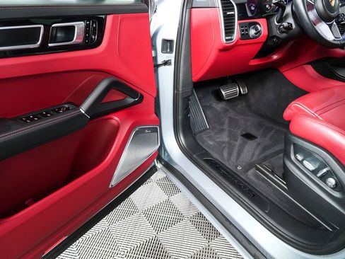 Certified 2021 Porsche Cayenne GTS image 8