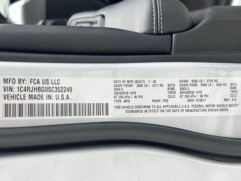 New 2025 Jeep Grand Cherokee Limited w/ Black Appearance Package image 31