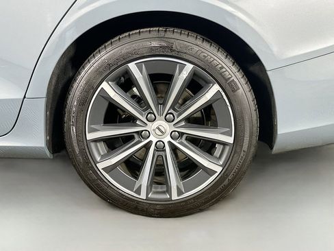 Used 2022 Volvo S60 B5 Momentum image 33