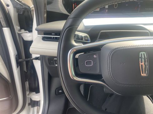 Used 2024 Lincoln Nautilus Reserve w/ Equipment Group 202A image 13