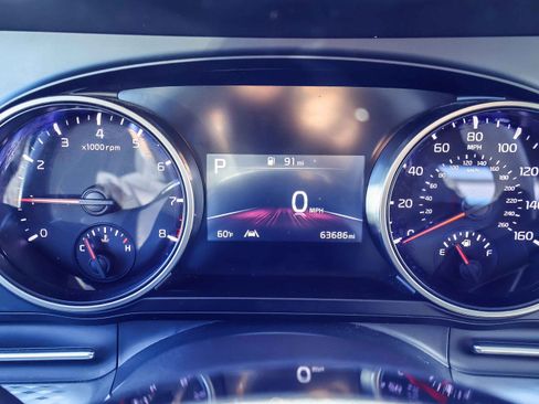 Used 2024 Kia Carnival LX image 10