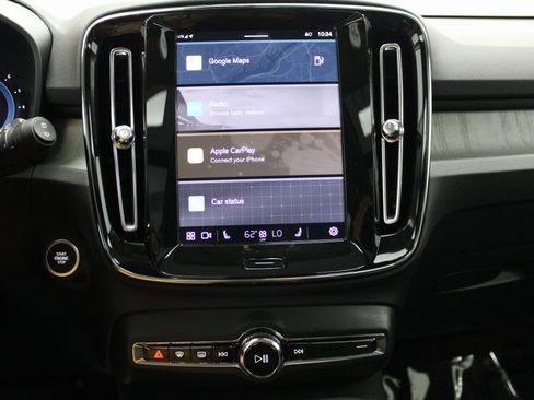 Used 2025 Volvo XC40 B5 Plus image 29