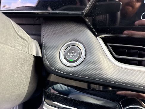 Used 2025 Chevrolet Equinox LT image 18