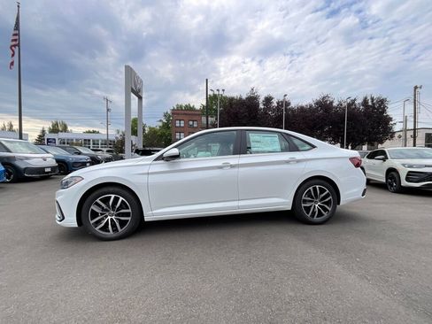 New 2025 Volkswagen Jetta SE image 5