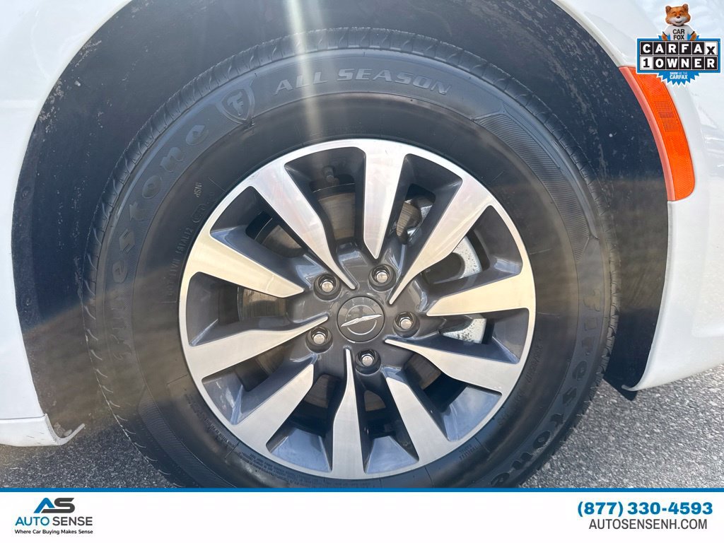 Used 2023 Chrysler Pacifica Touring-L FWD image 30