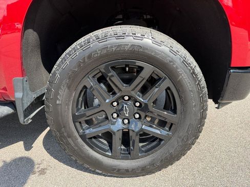 Used 2025 Chevrolet Silverado 1500 LT Trail Boss w/ Convenience Package II AWD/4WD image 30