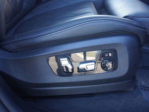 Used 2025 BMW X7 xDrive40i w/ Premium Package image 33